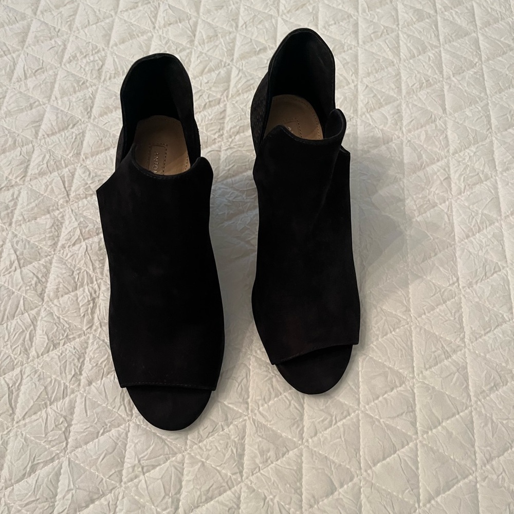 Antonio Melani size 6.5 open toe booties
